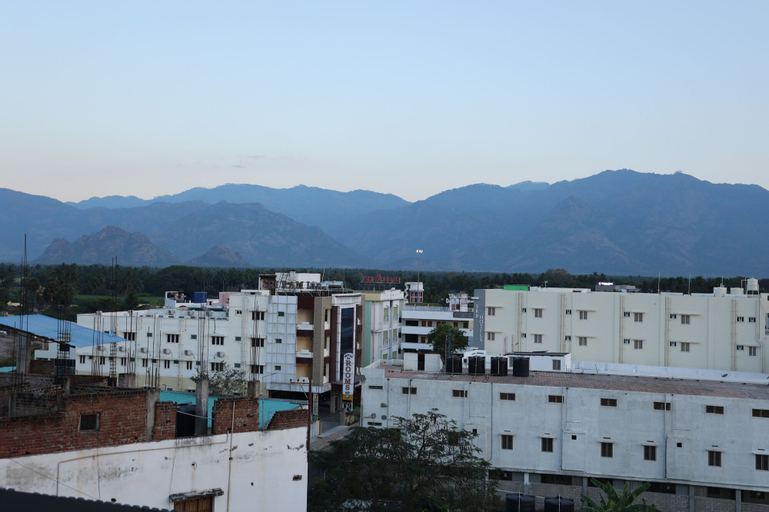 Exterior & Views 8