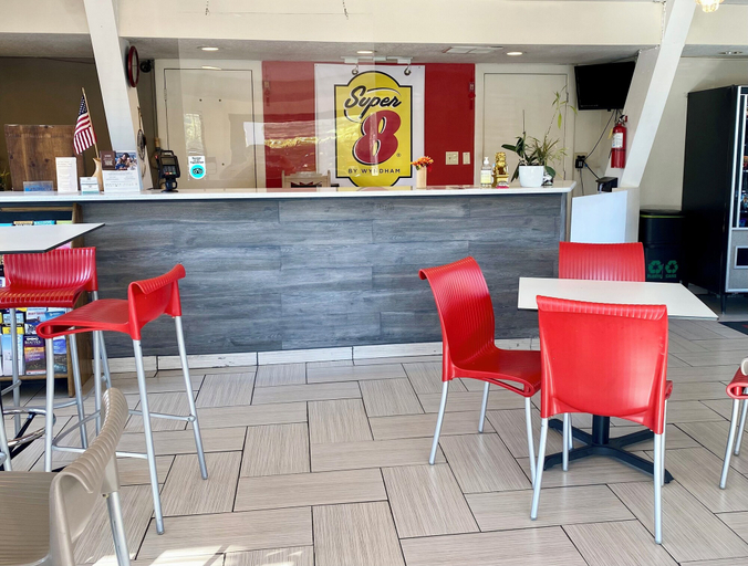 Food & Drinks 5, Super 8 by Wyndham Albuquerque Downtown, Bernalillo