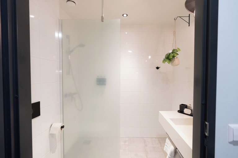 Bathroom 5, GuestHouse Hotel Kaatsheuvel, Loon op Zand