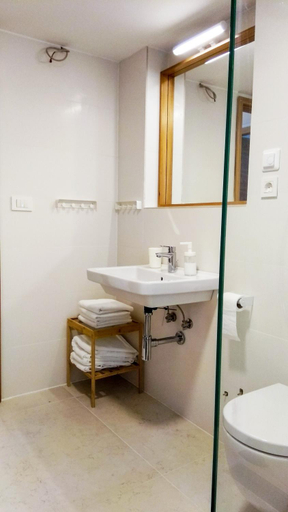 Bathroom 2, Drance 16 Apartments, Crikvenica