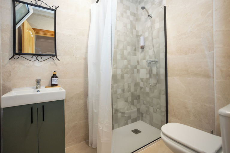 Bathroom 4, Naim Guest House Nerja, Málaga