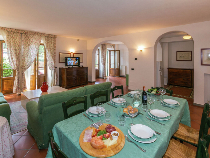 Dining 4, Cozy Holiday Home With Pool in Sienna Italy, Siena