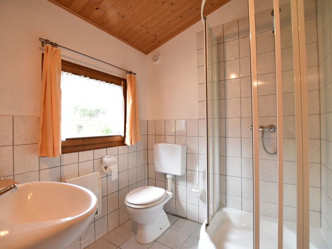 Bathroom 3, Modern Apartment in Elmenhorst near Sea, Nordwestmecklenburg