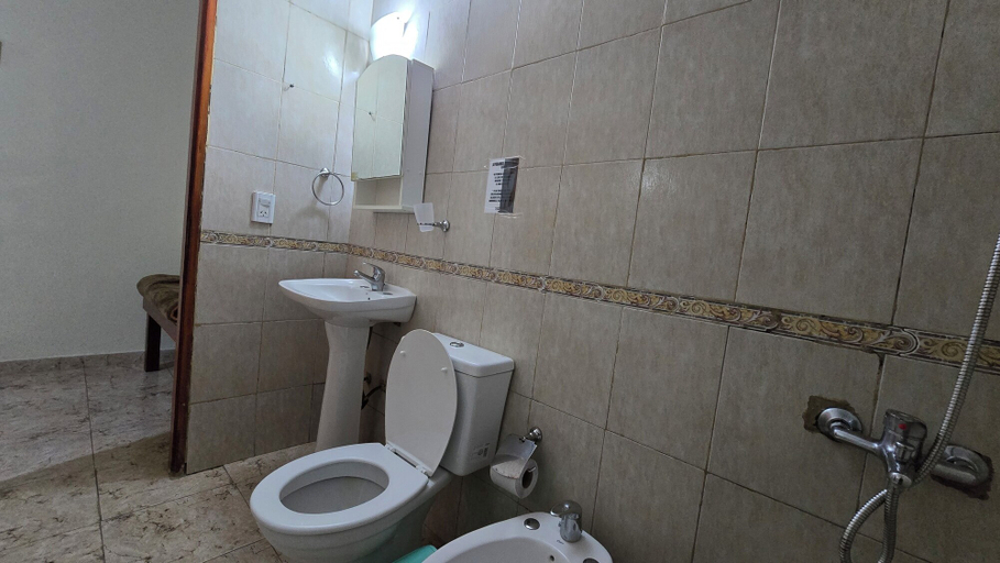 Bathroom 4, Arenas Blancas, Federación