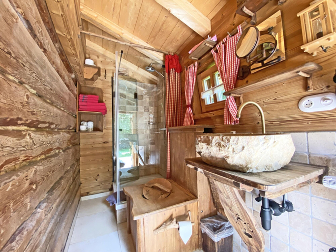 Bathroom 4, Eco-friendly chalet near the lake in Asten, Traunstein