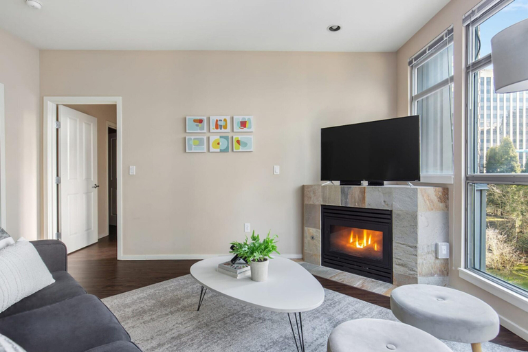 Room 2, Bellevue Modern 2BD 2BA Apartment, King