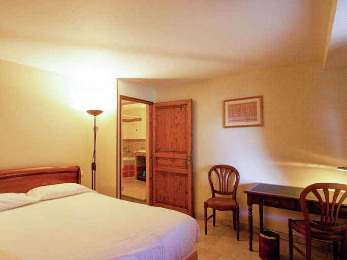 Room 4, Luxury Apartment With Terrace, Sauna, Tennis, Pool, Charente