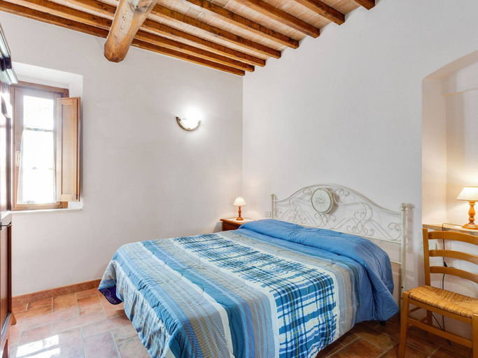 Room 4, Scenic Apartment in Casole D'elsa With Pool, Siena