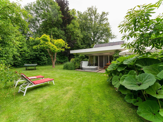 Others 5, Picturesque Holiday Home in Oldenzaal With Jacuzzi, Oldenzaal