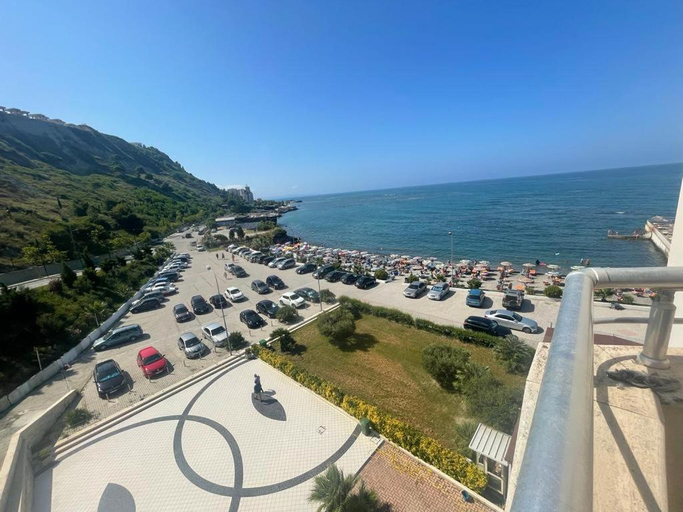 Others 5, Hotel Ferrara, Durrësit