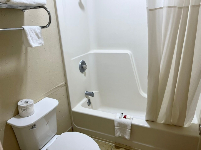 Bathroom 3, Economy Inn, Red Willow