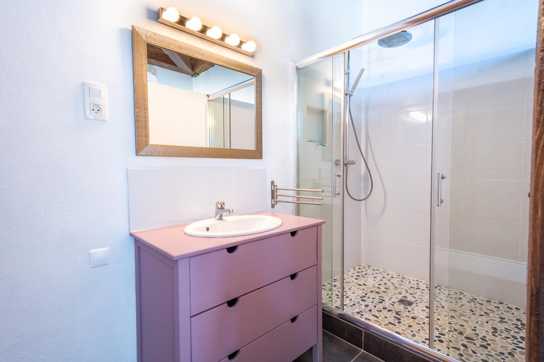 Bathroom 3, La Bastide des Joncquiers, Vaucluse