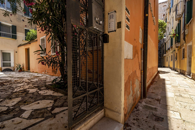 Room 5, The Red Sunset by Wonderful Italy, Venezia