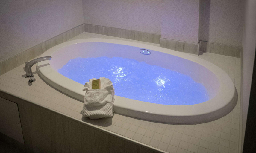 Bathroom 7