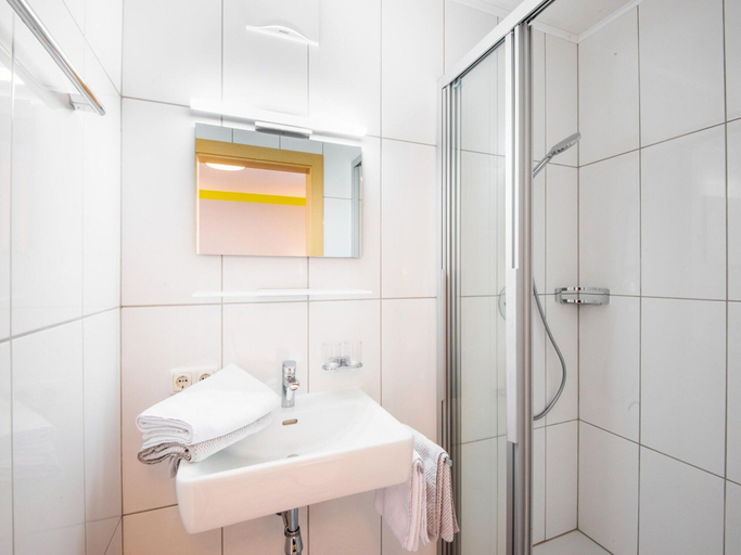 Bathroom 3, Large Holiday Apartment With Large Balcony in Kappl, Landeck