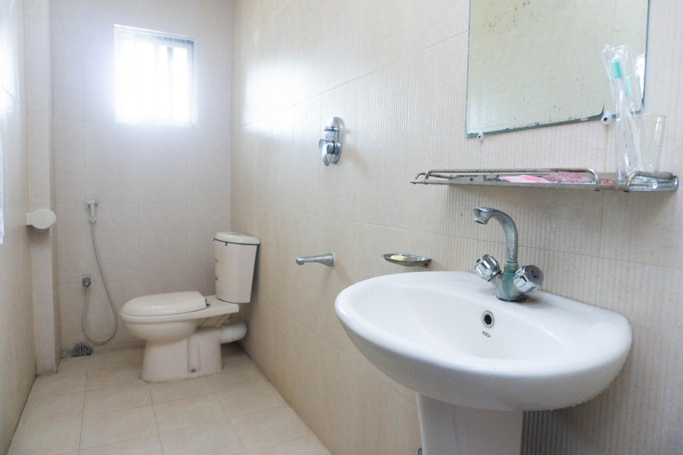 Bathroom 3, Hotel Golden Inn Chattagram Ltd, Chittagong