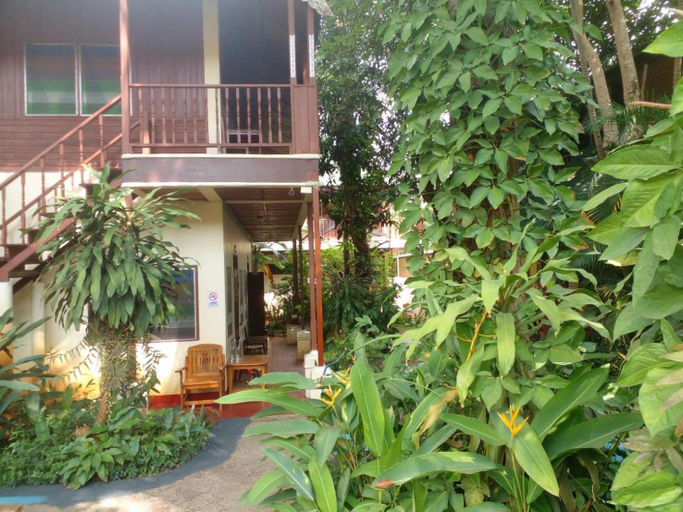 Exterior 10