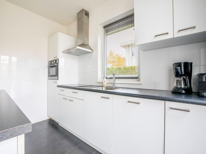 Private kitchen 2, Brand new Luxury Villa on a Small-scale Park With its own Jetty, Zeewolde
