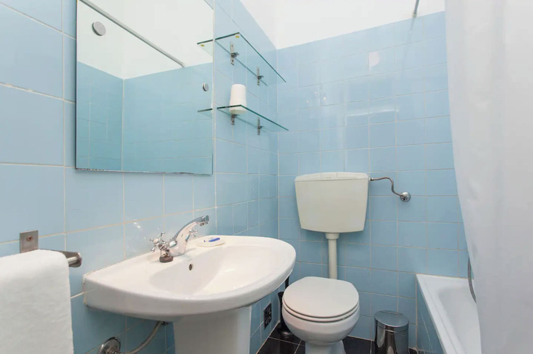 Bathroom, Historical 2-Bed Alfama Charm, Lisbon