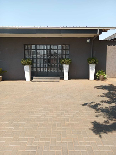 Exterior & Views, African Kingdom Guest House, Ekurhuleni