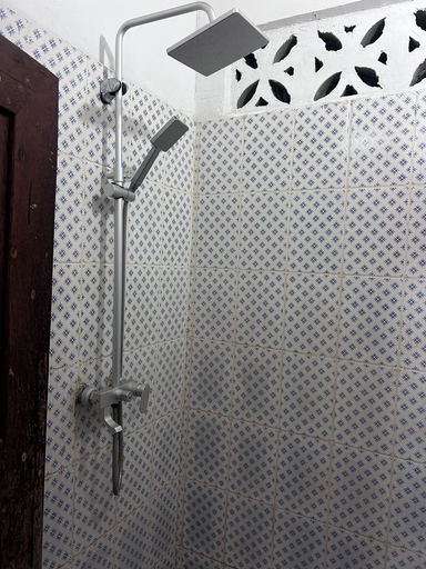 Bathroom 3, The Tropinest, Kaskazini 'A'