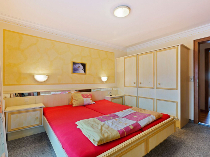 Room 5, Apartment in Saalbach-hinterglemm Near Ski Area, Zell am See