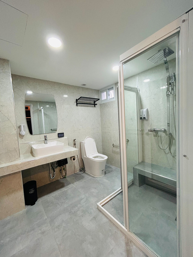 Bathroom 5, Emiri Hotel - Nana Bangkok, Wattana