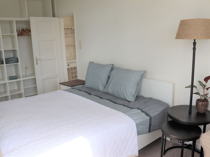 Bedroom 2, Chalet with Hot Tub, Suwald, Tytsjerksteradiel