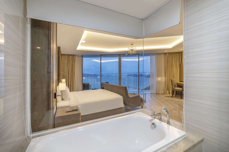 Bathroom 4, Panorama Beachfront Nha Trang by LYN Condotel, Nha Trang