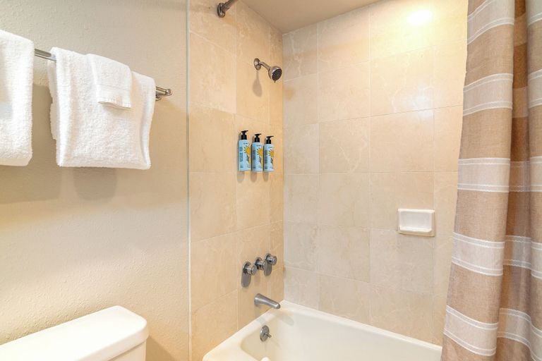 Bathroom 4, Luana Waikiki by Tropical Escapes Realty, Honolulu