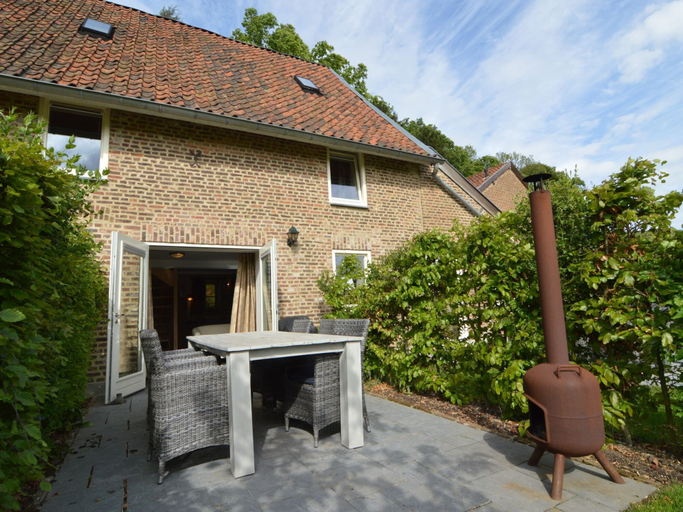 Others 4, Stunning Holiday Home Near Forest in Slenaken, Gulpen-Wittem