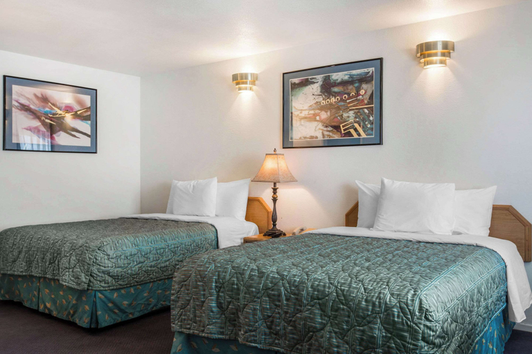 Bedroom 3, Rodeway Inn Beaumont 1-10, Riverside