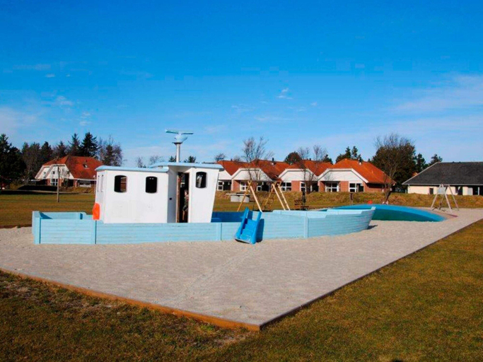 Sport & Beauty 5, 4 Person Holiday Park Home in Blavand, Varde