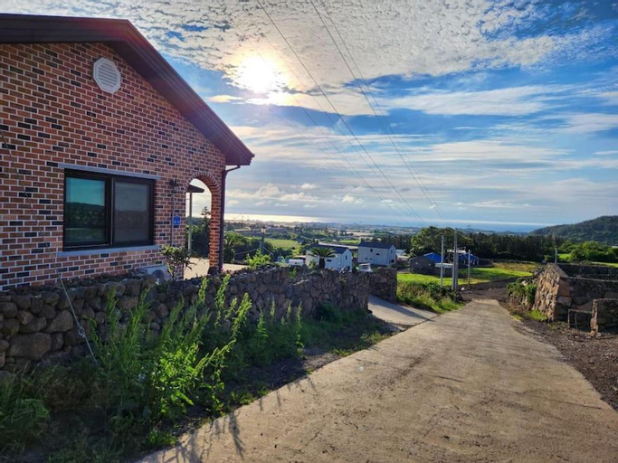 Ocean View Sunshine Aewol Private Pool Villa, Jeju