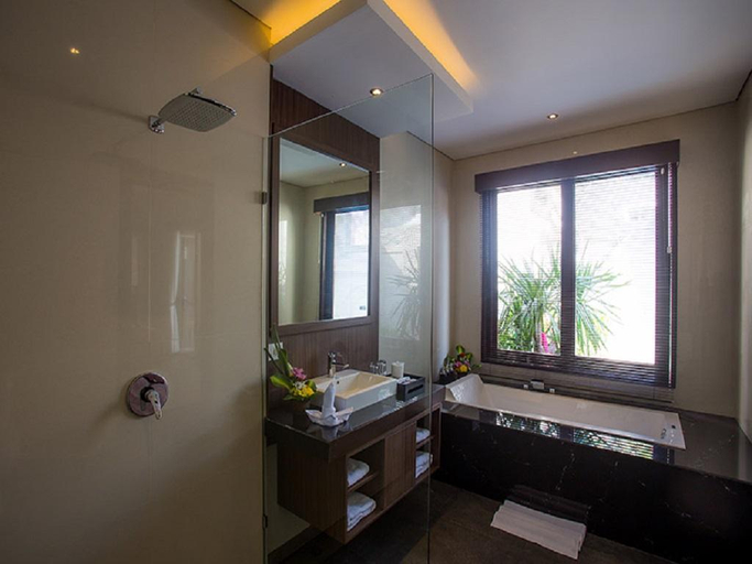 Bathroom 10