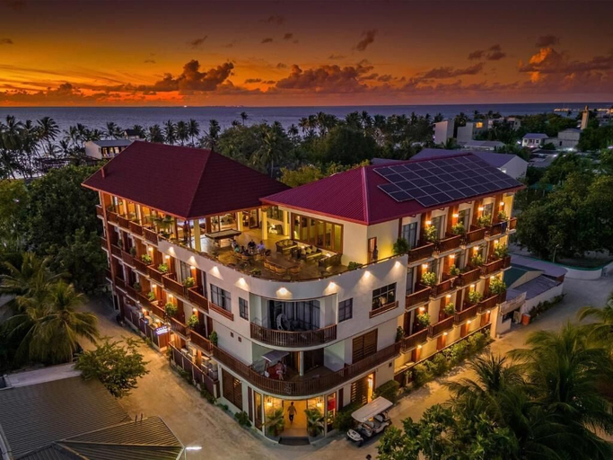Exterior & Views