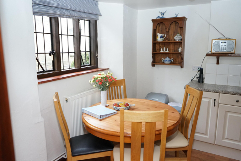 Dining 4, Historic 2bed - Traditional Countryside Retreat, Dorset