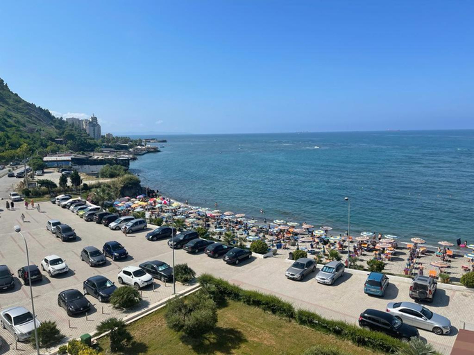 Others 4, Hotel Ferrara, Durrësit