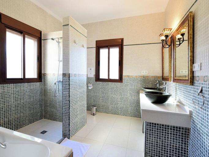 Bathroom 5, Apartment is Approx. 100 Metres From the Atlantic, Finistère