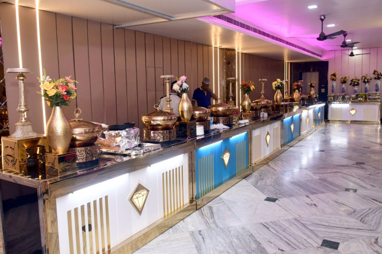 Food & Drinks, Goroomgo Naman Hotel and Banquet Kanpur, Kanpur Nagar