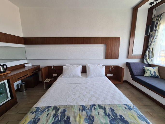 Others 4, Karakas Otel, Burhaniye