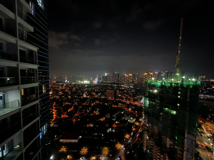 View 4, 1 br Uptown BGC condo with balcony, Taguig