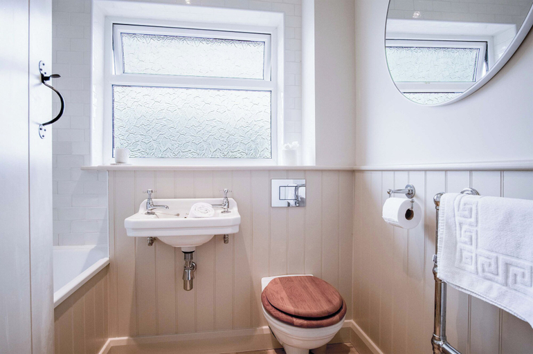 Bathroom 4, Bayview 3 - 2 Bedroom - Bayview Oxwich, Swansea
