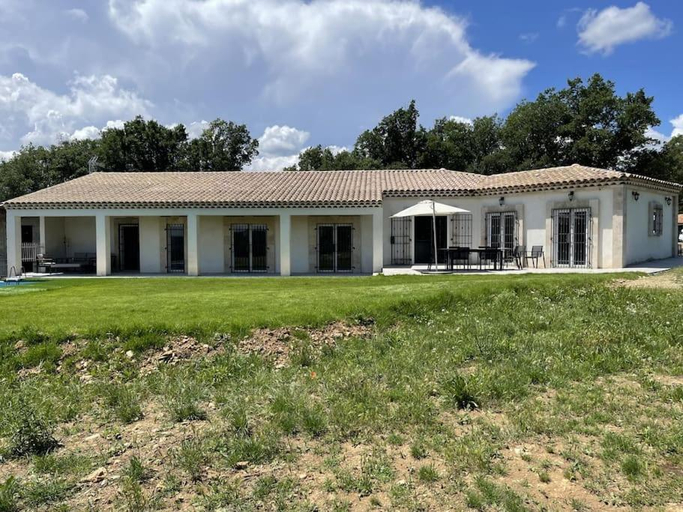 Others 3, Villa Rians, Var