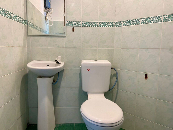 Bathroom 4, Hotel AI Umar, Malacca City