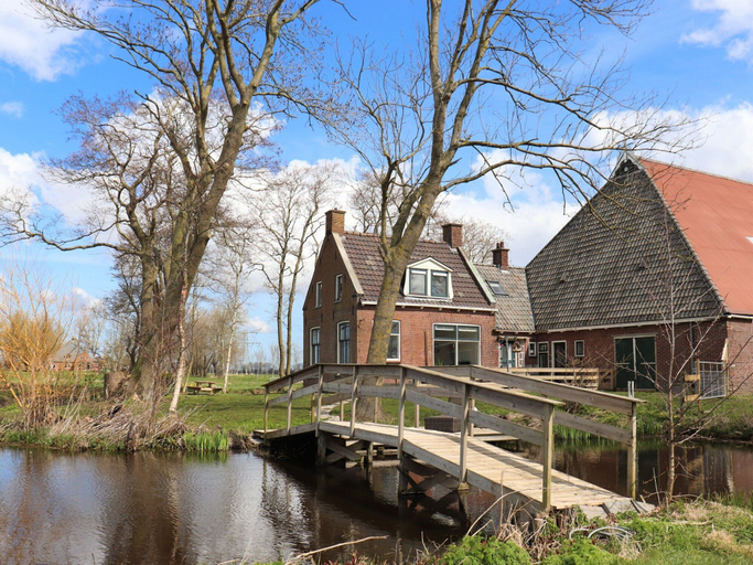 Others 5, Chalet with Hot Tub, Suwald, Tytsjerksteradiel