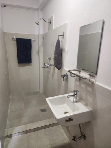 Bathroom, The Heritage at Lamakhet Hotel, Dhaualagiri