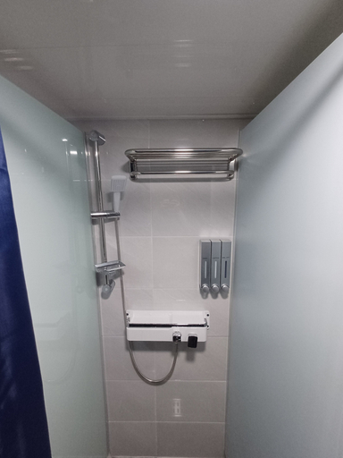 Bathroom 3, Ocean's Guesthouse - foreigners only, Mapo