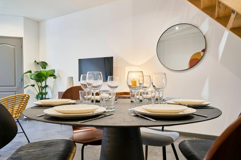 Others 5, 3 bedroom house with courtyard, near metro, Nord