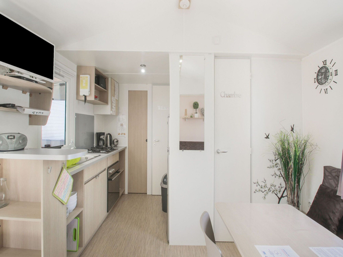 Others 5, Swanky Mobile Home in Saint Jean de Monts Near Seabeach, Vendée